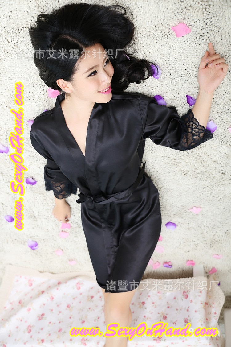 ชุดคลุม ผ้าไหม ชุดคลุมนอน ผ้าไหม แต่งลูกไม้ปักซีทรู ช่วงขอบแขนเสื้อ เนื้อผ้าหรูหราไฺฮโซ แบบPremium Grade +สายคาด เข้าชุด