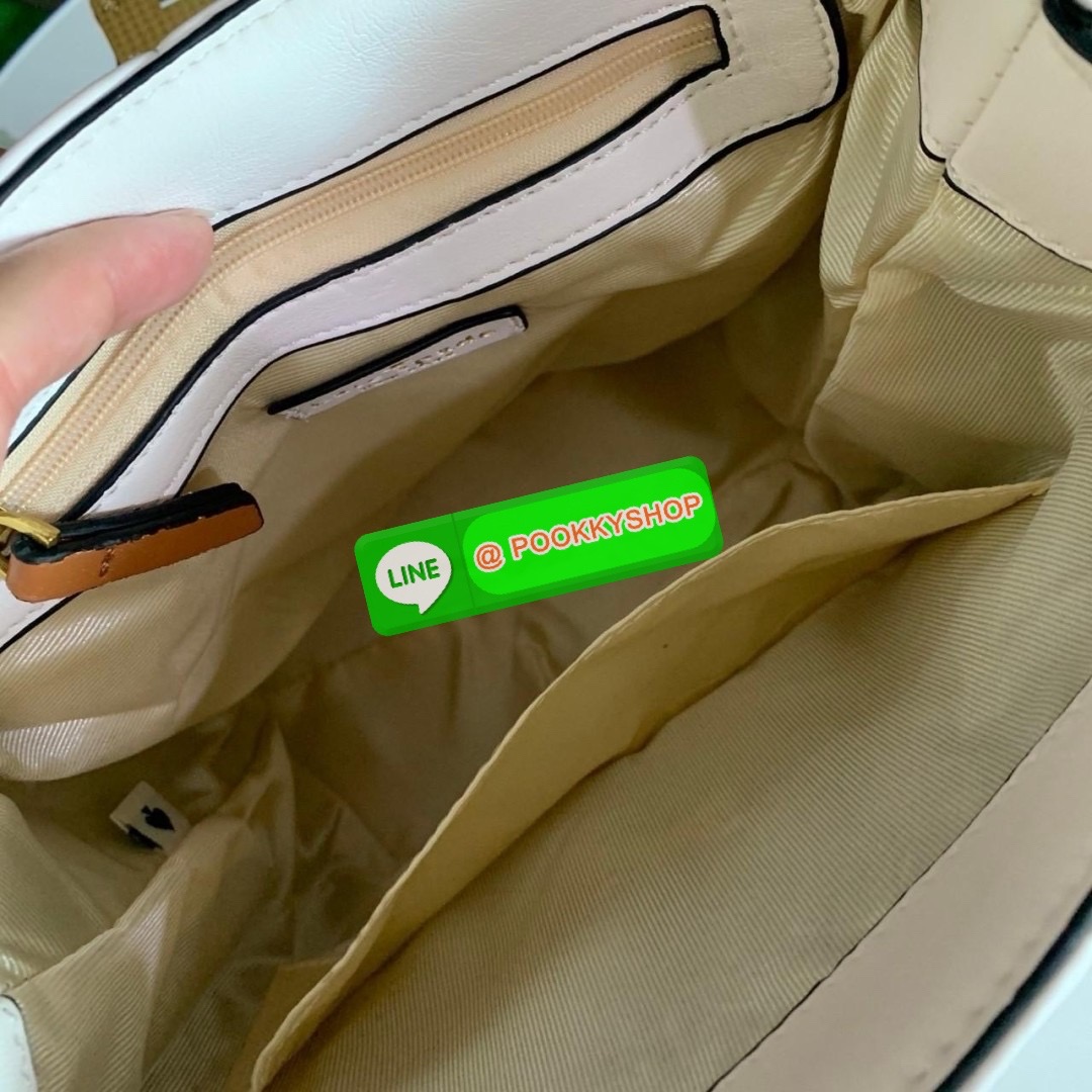 KATE SPADE NEW YORK Evelyn Small Quilted Leather Backpack กระเป๋าเป้สะพายหลังไซต์เล็กสุดคิ้ว หนังนิ่มสุดๆเย็บลวดลายตารางทั้งใบ ด้านหน้าตกแต่งต้วยชื่อแบรนด์ มีช่องเล็ก 1 ช่อง เปิด-ปิดกระเป๋าด้วยตัวล็อค ด้านในตัวกระเป๋าโล่งกว้าง จุของได้เยอะ และมีช่องซิปใส่