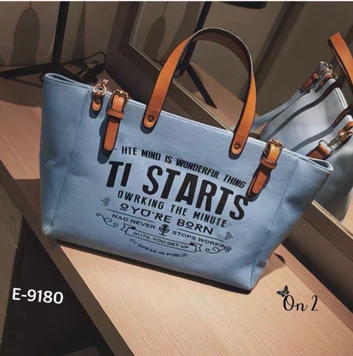 กระเป๋าสะพาย Shopping มาใหม่ หน้าพิมพ์ตัวอักษรภาษาอังกฤษ สายถือแต่งหนัง มาพร้อมสายสะพายยาว