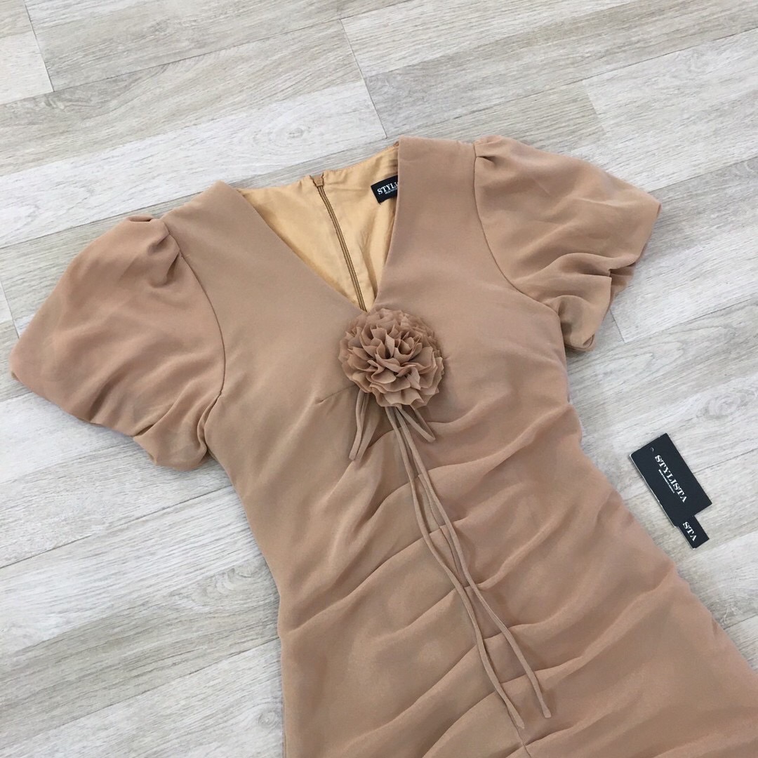 เดรสแฟชั่น Mocha Blossom Dress – เดรสชีฟองผูกอก สีมอคค่านุ่มละมุน