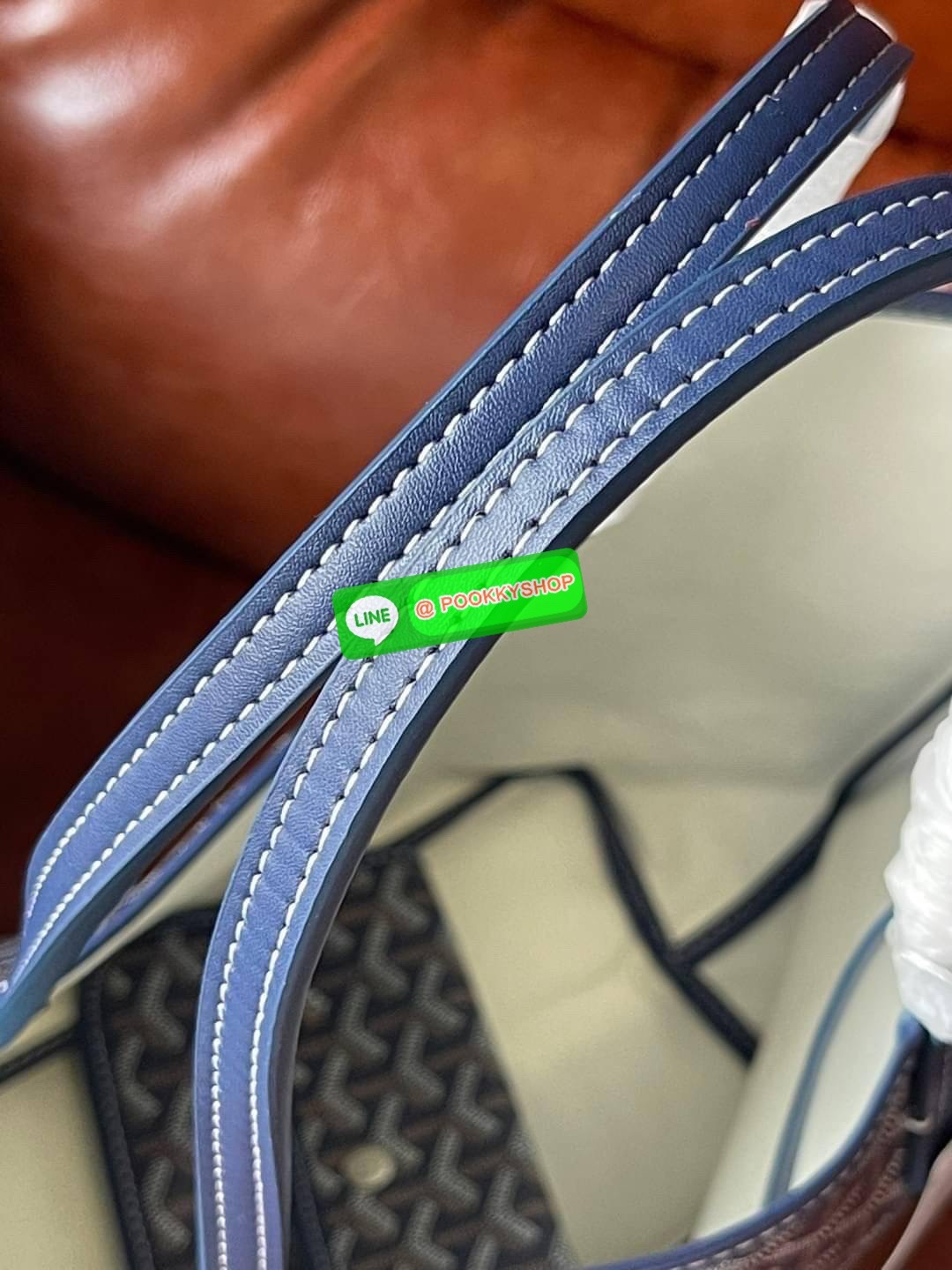 💕 Goyard Saint Louis Pm Bag กระเป๋าสุดคลาสสิกจากแบรนด์เก่าแก่ของฝรั่งเศส ความพิเศษคือแต่ละใบต้องเพนท์ลายโมโนแกรม Chevron ด้วยมือเท่านั้น จึงเป็นเหตุผลที่กระเป๋า Goyard กลายเป็นหนึ่งในกระเป๋าที่คนต้องการ โดยเฉพาะรุ่น St. Louis Tote ที่ว่ากันว่าเป็น