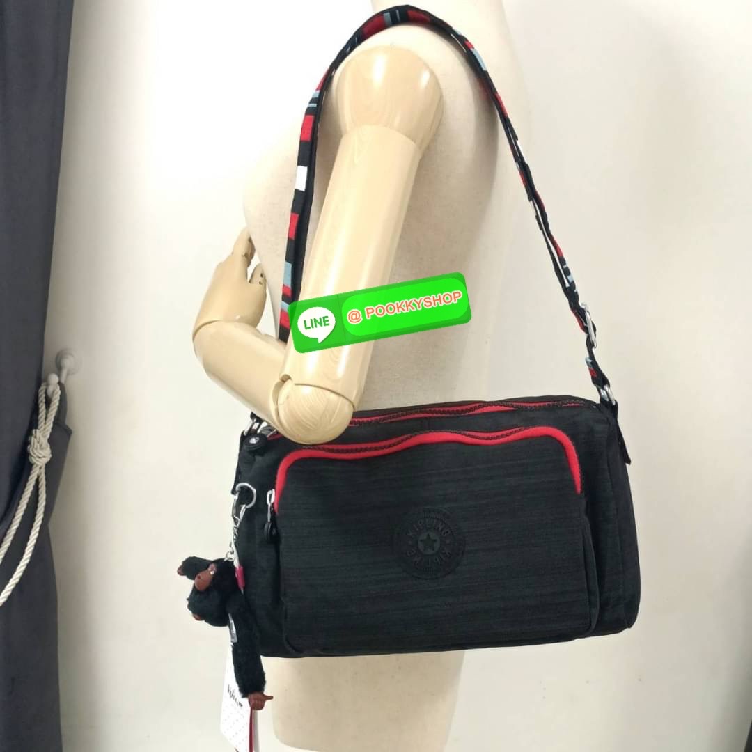 KIPLING RETH CROSSBODY BAG ซับในตาราง วัสดุ Nylon +polyester กระเป๋าสะพายข้างหรือ สะพาย Crossbody ได้ ช่องหน้าเปิด-ปิด ด้วยซิป พร้อมช่องแยกบ่อยด้านข้าง ช่องหลัก 2 ช่อง ด้านในโล่งกว้าง สามารถจุสัมภาระได้เยอะ พร้อมช่องซิปหลัง สายสะพายปรับระดับสั้น-ยาว ได้ f
