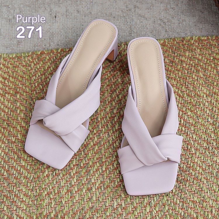 พร้อมส่งคะ งานใหม่มาแล้วจ้า ทรงสวยอย่างดี งานส้นเดินง่าย ตัวนี้ห้ามพลาด ใส่สบายจะแมตช์กับกางเกง👖หรือกระโปรง👗ก็ได้ค่ะ แม่ค้าคอนเฟริม ห้ามพลาดเลยจ้าตัวนี้แนะนำ อย่าช้ารีบเลย