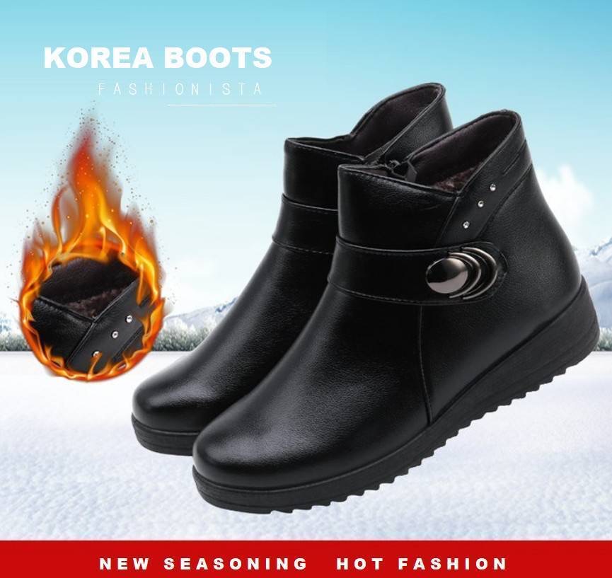 สินค้ามาใหม่พร้อมส่งค่ะ!! Item นุ่มๆอุ่นสบายถนอมเท้า รองเท้าบู้ทสั้นหุ้มข้อ วัสดุ pu คุณภาพดี เนื้อหนานุ่มมากสวยขึ้นทรง พื้น 3.5 c.m. มีซิปถอดใส่ง่าย เพิ่มดีเทลตกแต่งอะไหล่ด้านข้างสวยเก๋สะดุดตา ภายในรองเท้าบุขนนุ่มมากก พื้นรองเท้าเป็นยางพารายึดเกาะดีเยี่ย