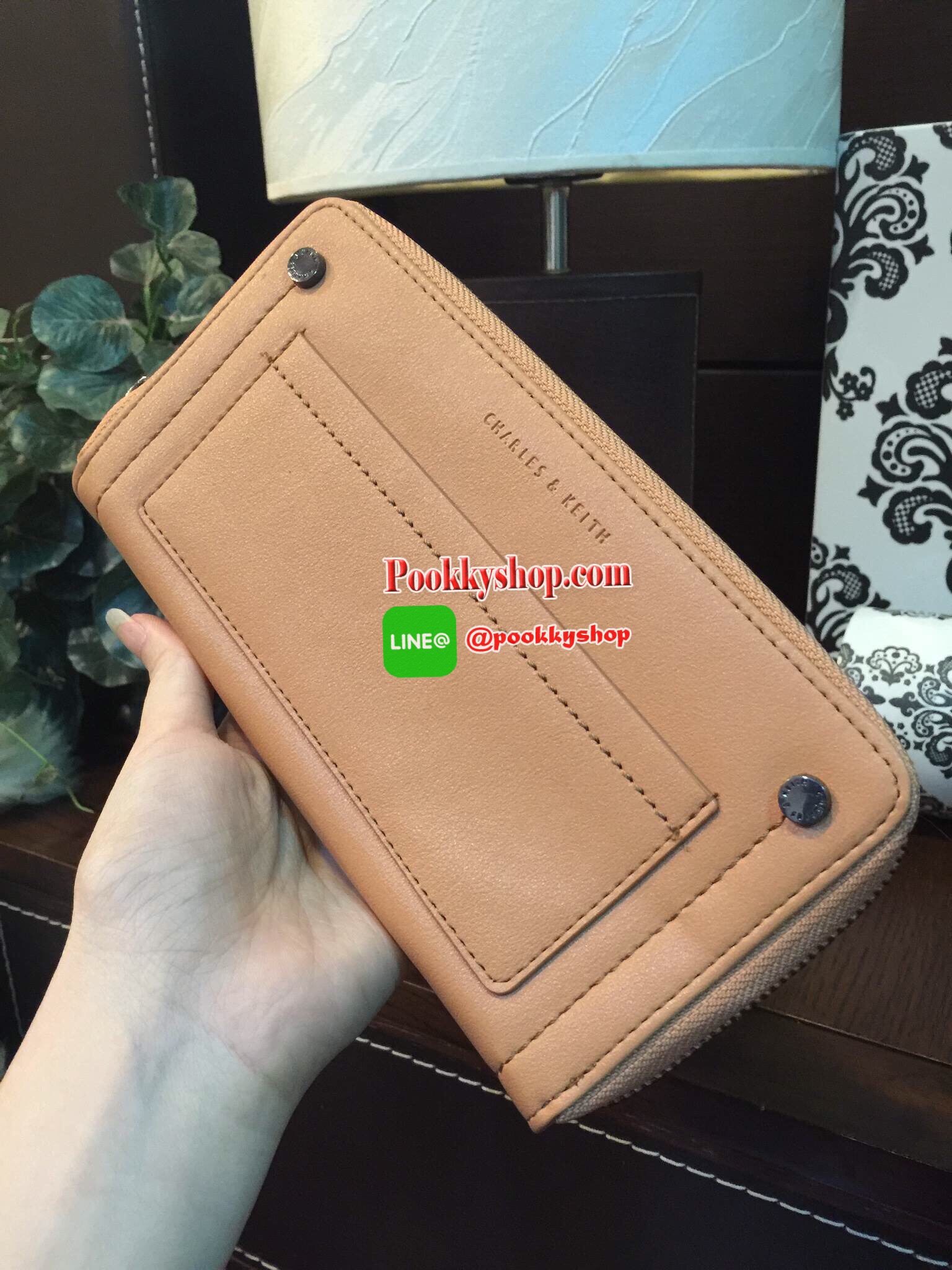 NEW! CHARLES & KEITH STUDDED FRONT POCKET WALLET กระเป๋าสตางค์ใบยาวซิปรอบรุ่นใหม่ล่าสุดแบบชนช็อปวัสดุหนังเรียบอยู่ทรงสวย เปิดปิดด้วยซิปรอบด้านหน้าแต่งหมุด พร้อมปั้มโลโก้ด้านหน้าดูสวยหรูมีสไตล์ ภายในมีช่องซิปและช่องใส่บัตรหลายช่องใส่ iphone7+ ธนบัตร บัตรได