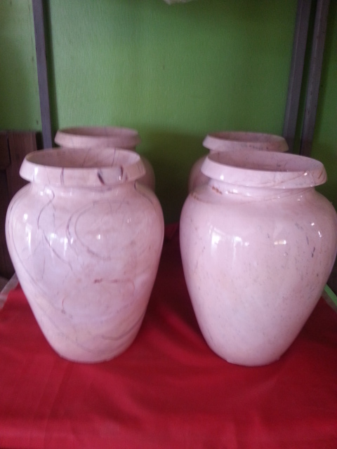 โอ่ง แจกันหินอ่อนสีขาว ขนาดสูง 30 เซนติเมตร กว้าง 15 เซนติเมตร 1 คู่