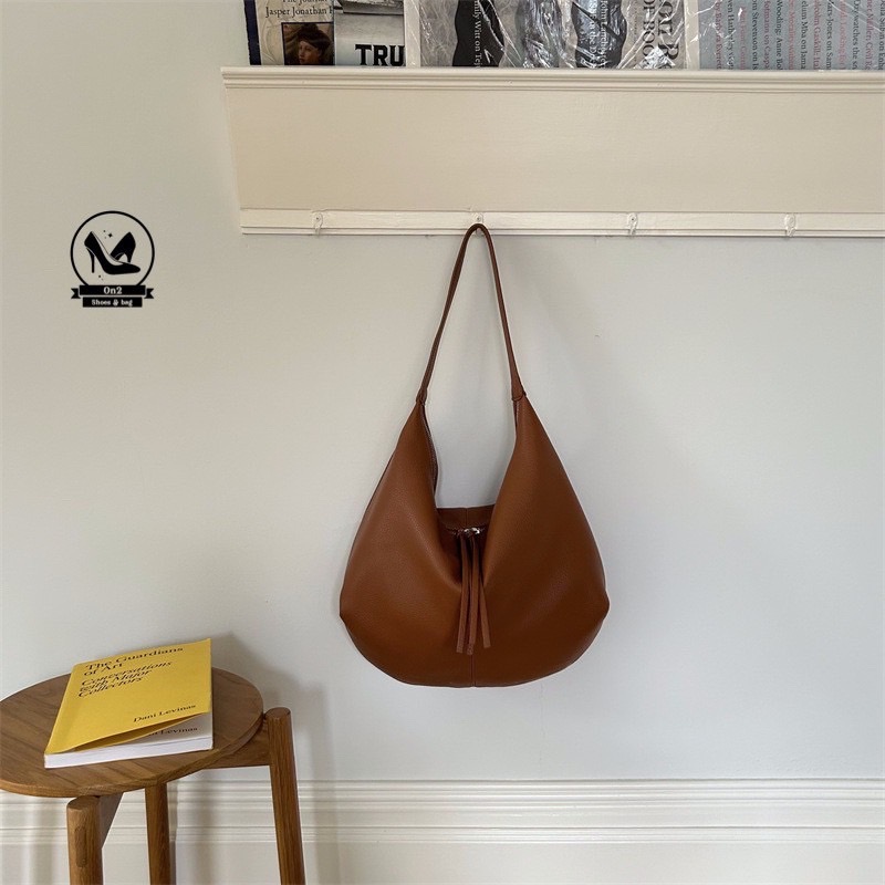 Shopping bag Korea style ▪️กระเป๋าสะพายไหล่ทรงย่าม มีซิปปิดมิดชิด วัสดุเป็นหนังพียูนิ่ม (PU leather) ใบใหญ่ใส่ของได้จุใจ
