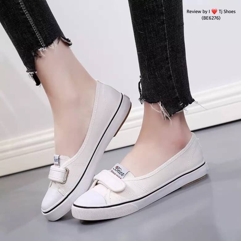 พร้อมส่งรองเท้าผ้าใบเพื่อสุขภาพนำเข้า !!! - รุ่นนี้ใส่นิ่มดีมาก น้ำหนักเบา - พื้นรองเท้ายางมีความอ่อนนุ่มและเหนียว เกาะพื้น ช่วยกันลื่นได้ดี - พื้นบิดงอได้ ช่วยลดแรงกระแทกเวลาเดินได้ดี ทำให้ใส่บายเท้าขึ้น ใส่นิ่มเบาเดินนุ่มสบายสุดๆ - จับแมทกับชุดง่าย ใส่แ