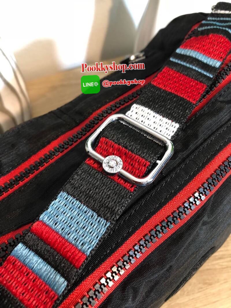 Kipling Reth กระเป๋าสะพายทรงสวย รุ่นยอดนิยมเลยค่ะ สายสะพายปรับระดับสั้น-ยาว เป็นกระเป๋าสะพายเฉียงลำตัวได้ค่ะ ช่องซิปเยอะค่ะ ใส่ของได้เป็นสัดส่วน จุสัมภาระได้ดีเลยค่ะ ทรงสวย สะพายน่ารักมาก ห้ามพลาดเลยค่ารุ่นนี้