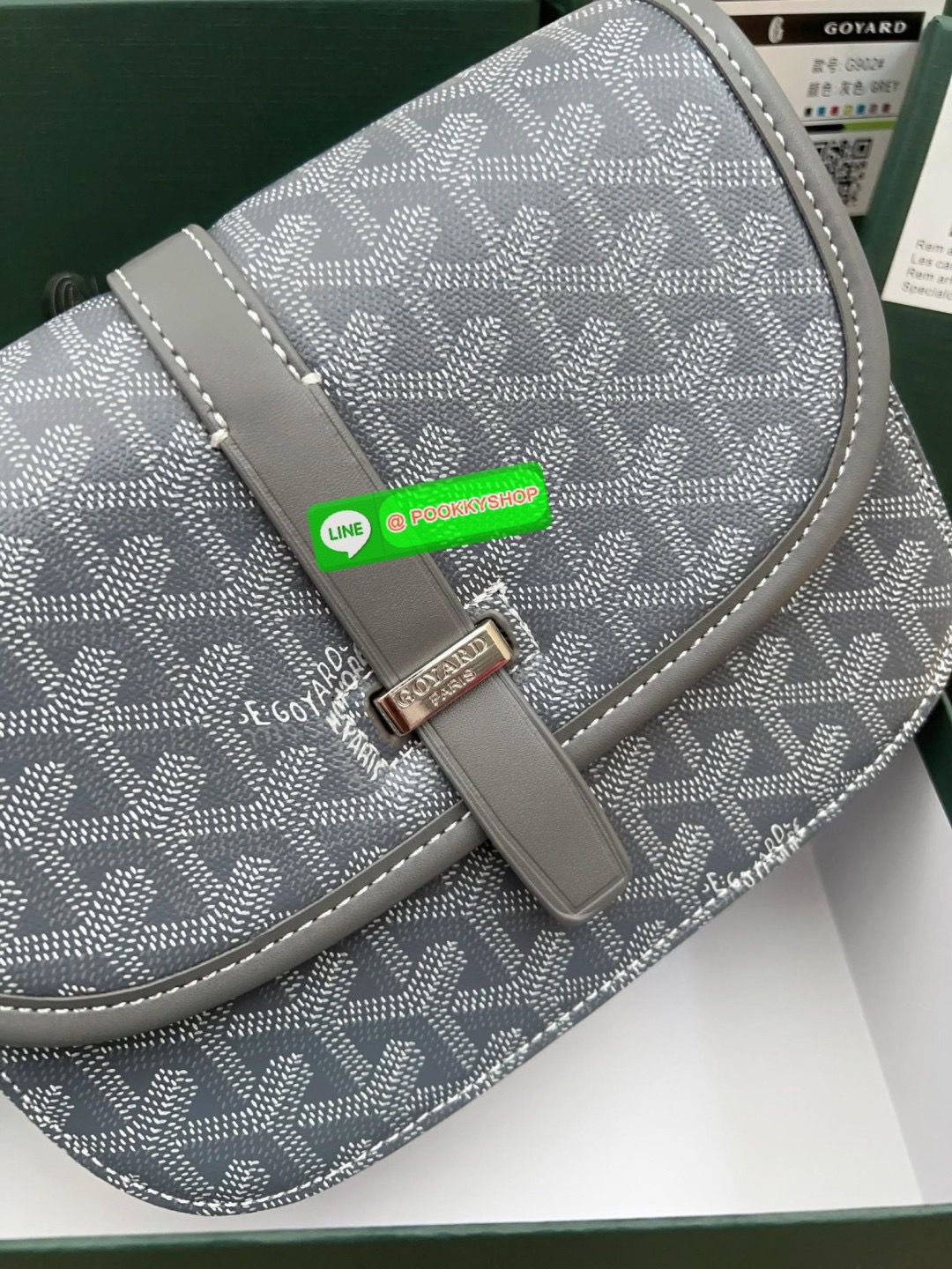 NEW NEW NEW จะเลิกฮิตกันกี่โมงค่าสำหรับรุ่นนี้ GOYARD BELVEDERE PM พร้อมส่ง! ได้ราคาดีมา จำนวนจำกัดค่ะ! 💌กระเป๋าสะพายข้างหรือครอสบอดี้ร์ หนังแท้สวย หนังมีความนิ่มในตัว น้ำหนักเบา ตอบโจทย์ได้ดีในทุกๆวันค่ะ 💌เปิด-ปิดกระเป๋า แบบตัวสอดด้านหน้า