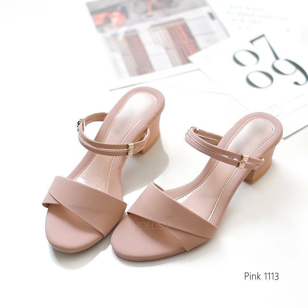 Maxi ที่ตอบโจทย์สาวขี้เบื่อ เพราะรุ่นนี้ใส่ได้ 2 แบบ Classy มากก ใส่รัดส้นก็ได้ ก็เกร๋ งานขายดีที่สาวๆควรมีไว้ในครอบครองอีกหนึ่งรุ่นค้าาา