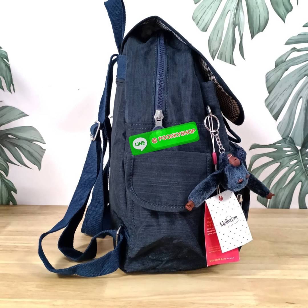 Kipling City Pack Medium Backpack กระเป๋าเป้ Kipling ขนาดกลาง วัสดุ Polyester 100% มีหูหิ้วด้านบน -ด้านหลัง มีซิปหลัง 1ช่องลึก -ด้านข้างมีช่องใส่ของเล็กน้อยทั้ง 2 ด้าน เปิด-ปิด ด้วยกระดุมแม่เหล็ก -ด้านหน้ามีช่องซิปใส่ของแยก 1 ช่อง และ ช่องปรับขนาดด้วยสายล