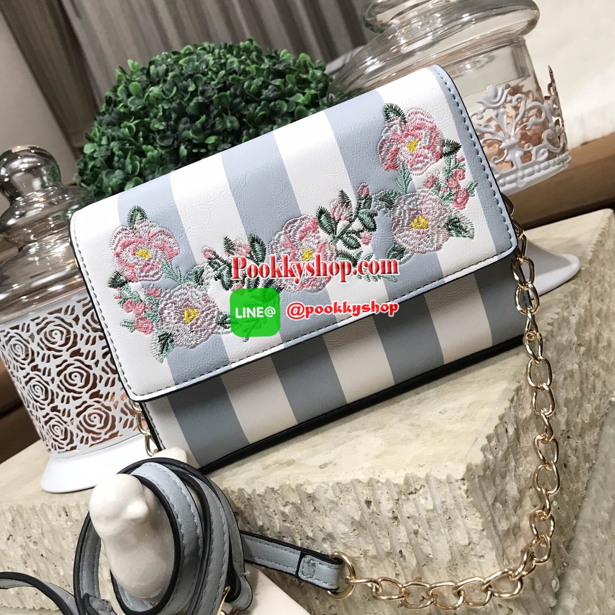 Don't Miss! NEW ARRIVAL! ALDO flower Crossbody Bag กระเป๋าถือ/สะพายรุ่นใหม่ล่าสุด ALDO แบรนด์ดังจากแคนนาดาดีไซน์สุดชิคปักลายดอกไม้สไตล์วินเทจหนังลายทางสพาสเทลอยู่ทรงกันน้ำ เปิดปิดด้วยกระดุมแม่เหล็ก ภายในมีโลโก้ ช่องซิป ช่องใส่มือถือ ใส่iphone7+ได้ น้