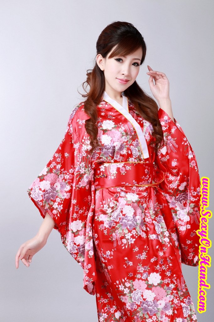 ชุดคลุม กิโมโน ยาว แบบญี่ปุ่น แท้ๆ เนื้่อผ้าไหม ซาติน ชุดแดง ลายซากุระ เล็กๆ สีชมพู ขาว งานเย็บอย่างดี ตัวโบว์สำเร็จด้านหลังมีแผ่นหนุนรองโบว์ แบบกิโมโนญี่ปุ่นแท้ๆ เลยคะ งานประณีต ทุกจุด สินค้าเกรด พรีเมี่ยม AAA
