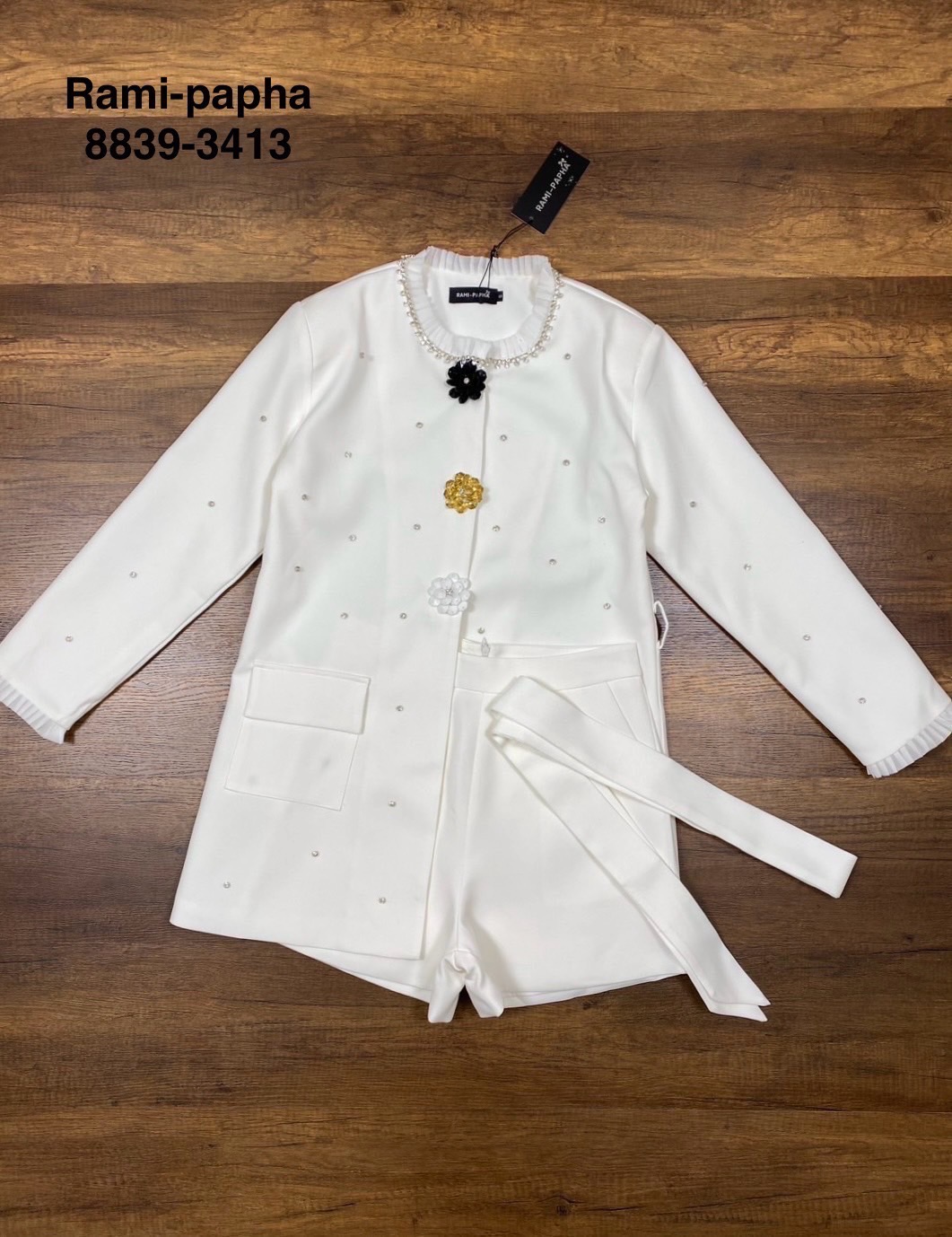 ชุดเซทแฟชั่น ชุดเซต เนื้อผ้างานสูทอย่างดี สวมใส่สบาย เสื้อแขนยาวดีเทลแต่งระบายรอบคอและปลายแขน