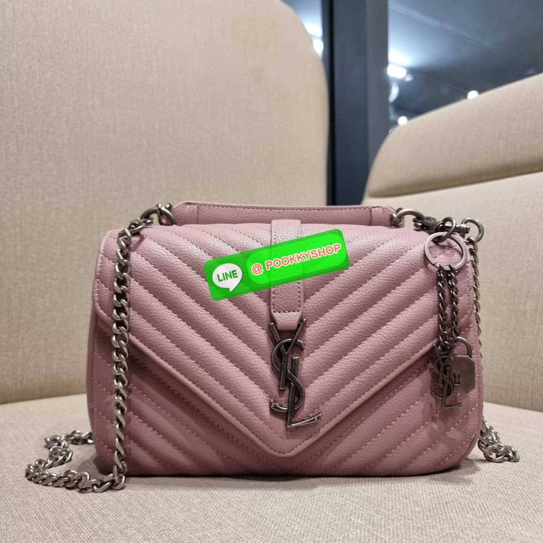 IN STOCK!! Yves Saint laurent crossbody boutique vip bag กระเป๋าสะพายไหล่ ดีไซน์ทรงสวยหรู พิเศษ แถมฟรี พวงกุญแจห้อยโลโก้ ดูแพงไปหมดจริงๆไอเท็มนี้ วัสดุหนังสังเคราะห์ลายคาร์เวีย เปิด-ปิดด้วยกระดุมแม่เหล็ก ภายในโล่งกว้าง แบ่งสัดส่วนไว้อย่างดี มาพร้อมหูจับใน