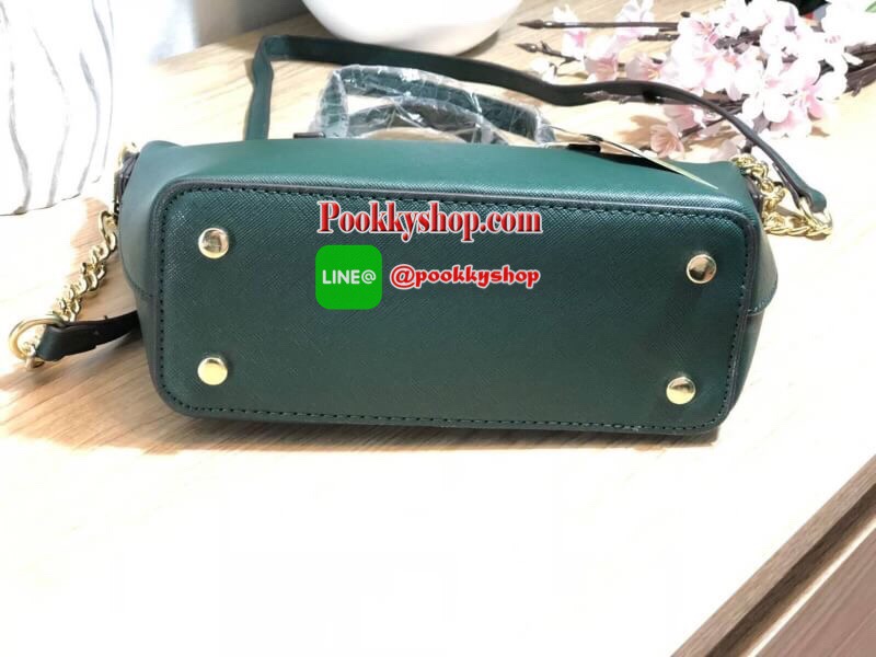 Kate Spade Cedar Street Mini Harmony Crossbody Small Handbag กระเป๋าสะพายใบเล็กสุดน่ารัก วัสดุหนัง Saffiano สวยหรูอยู่ทรงสไตล์ น่ารักไม่ซ้ำใคร ด้านหน้าประดับโลโก้สีทองสวย ภายในมีช่องซิปและช่องเล็ก สามารถใส่ ipad mini กระเป๋าสตางค์ใบยาวของใช้ได้จุกจิกได้เย