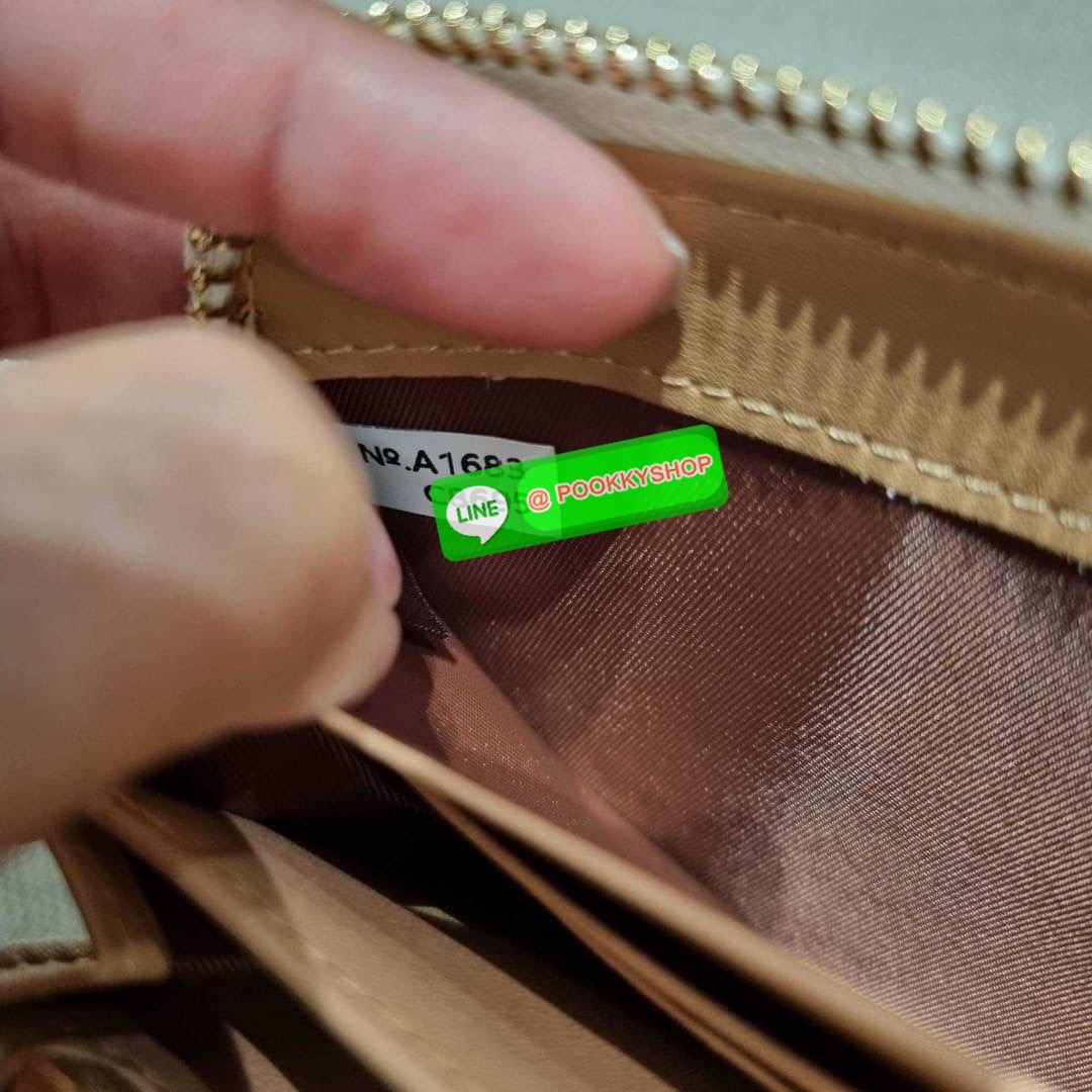 COACH C8695 LONG ZIP AROUND WALLET IN SIGNATURE CANVAS WITH MYSTICAL FLORAL PRINT พร้อมเสิร์ฟความหรู กับคอลใหม่ล่าสุด กระเป๋าสตางค์ใบยาวกึ่งคล้องมือ มาในดีไซน์ผู้ดี เรียบหรู ถือใช้แล้วขับผิวมาก ลวดลายดอกไม้คละเคล้าสวยงาม วัสดุหนังแคนวาสเคลือบลาย มาพร้อมสา