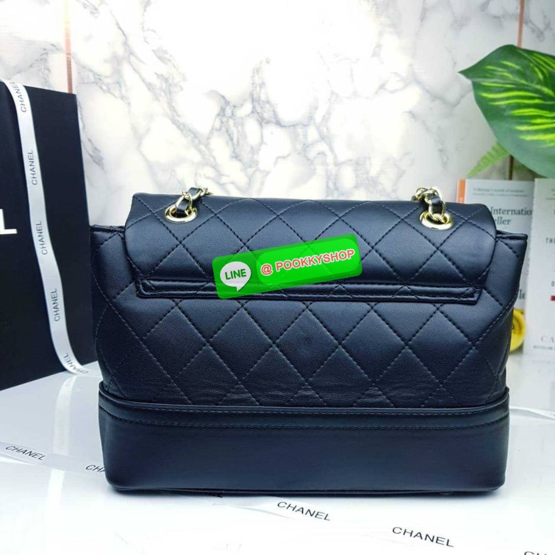 CHANEL BAG VIP GIFT WITH PURCHASE (GWP) จาก CHANEL DUTY FREE COUNTER (CHN814) กระเป๋าสะพาย มีใบเล็กขนาดน่ารักไว้ห้อยได้ ปรับสะพายไหล่ หรือครอสบอดี้ได้หมด ทรงสวย คุ้มมาก