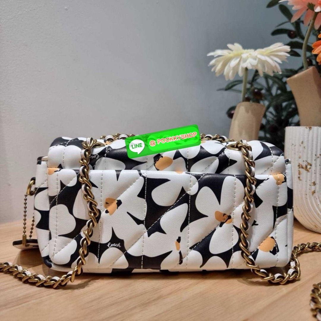 COACH CR702 TABBY SHOULDER BAG 20 WITH QUILTING AND FLORAL PRINT 🔆 Details ไอเท็มใหม่ สวยเกินเรื่องไปมาก! ดีไซน์ลวดลายดอกไม้สดใสตัดกับโทนสีคลาสสิคได้อย่างลงตัว