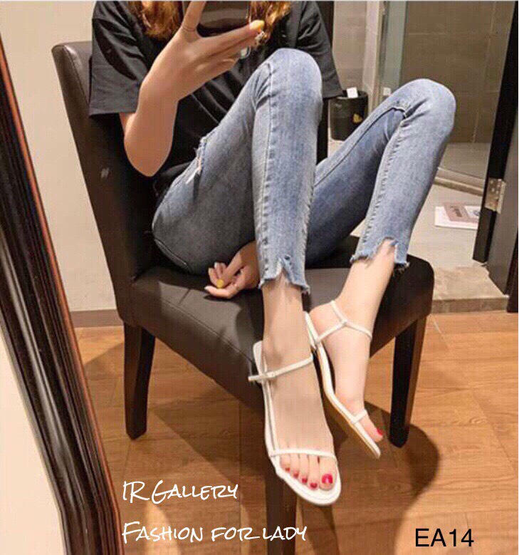 แบบขายดี!!! พร้อมส่ สวยเก๋มากจ้า! รองเท้าส้นสูงหนังนิ่มทรงสวมคาดเท้า แต่งสายคาดข้าง สายรัดข้อตะขอเกี่ยวปรับได้ ส้นสูง 3 นิ้ว เก๋ไก๋สไลเดอร์ งานสไตล์เกาหลีน่ารักเว่อร์ เดินได้อย่างมั่นใจในทุกย่างก้าว เฟิมเลยคร้า