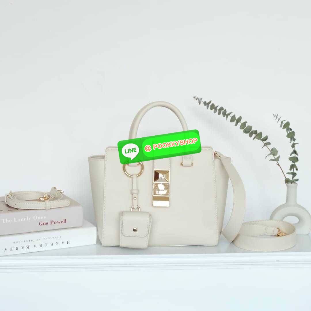 สินค้าเข้าใหม่ กระเป๋า Handbag ฟังชั่นครบที่อยากแนะนำ 👜 KEEP รุ่น ‘ 𝗩𝗔𝗟𝗘𝗡 HANDBAG ‘ **พิเศษ !! รุ่นนี้ตัวกระเป๋าทำจาก หนัง Microfiber ลาย Epsom ที่เป็นพื้นผิวสัมผัสมีลายตารางเล็กน้อย สวยหรู ทนทาน น้ำหนักเบา