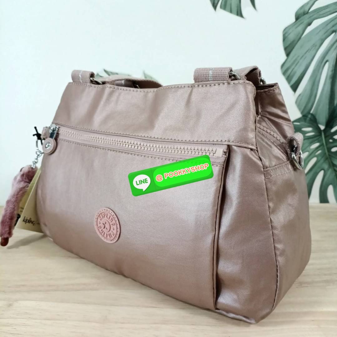 Kipling Damen Orelie Henkeltasche handbag กระเป๋าถือหรือสะพาย ขนาดกลาง วัสดุ Nylon 100% หูถือสูง 7 นิ้ว สายสะพายยาว 126ซม. มีช่องแยกใช้งานหลายช่อง ประกอบด้วย -ด้านหน้า ช่องซิปลึกถึงฐานกระเป๋า -ด้านหลัง ช่องซิปลึกถึงฐานกระเป๋า -ช่องใช้งานหลักด้านใน 3 ช่อง