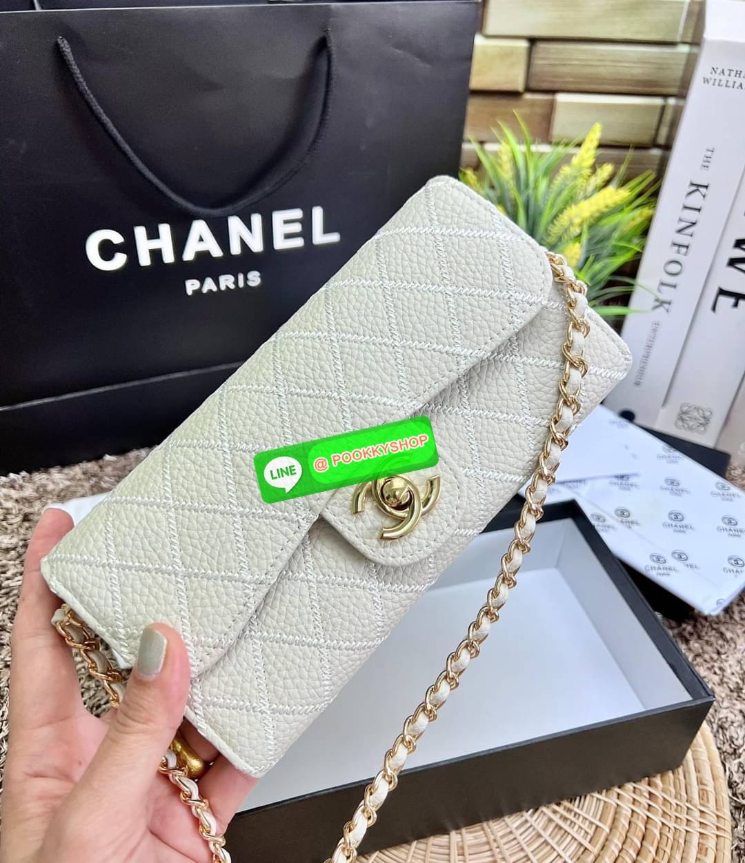 New in! สวยกริปมากๆค่ะ สาวๆที่มีบัตรเยอะๆหรือชอบพกเงินสดเยอะๆ แนะนำรุ่นนี้เลยค่ะ ไม่ผิดหวังแน่นอน CHANEL CHAIN WALLET//CLUTCH BAG ((vip gift ตปท)) พร้อมส่ง บอกเลยน้องสวย ไร้ที่ติเลยค่า! กับกระเป๋าสะพายแบบครอสบอดี้ร์หรือถือแบบคลัทเป็นกระเป๋าเงินเก๋ๆได้เลยค