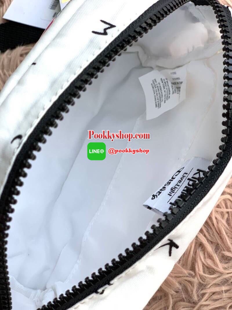 Kipling BRight Disney's Minnie Mouse And Mickey Mouse รุ่น crossbody น้ำหนักเบา วัสดุ100% Polyamide มีเหล่าบรรดามิคกี้และมินนี่ที่มาวาดลวดลายลงบนกระเป๋าให้ดูมีสีสัน ที่มีเอกลักษณ์เฉพาะตัว และยังเป็นรุ่นลิมิเต็ดเอดิชั่นฉลองครบ90ปีของวอลท์ดิสนีย์อีกด้ว