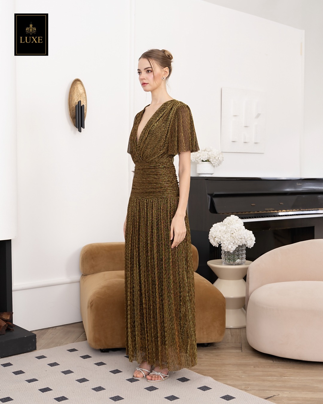 เดรสแฟชั่น แม็กซี่เดรสเสื้อคอวีป้าย แขนระบาย กระโปรงจับเดรปเข้ารูปตรงสะโพก