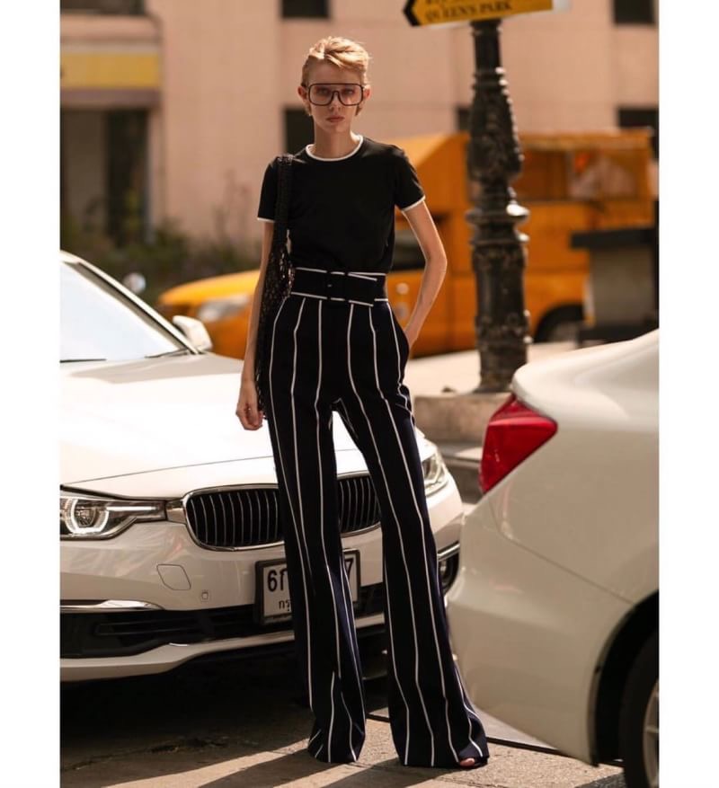 Brand : VLD Detail : มาแรงแซงทุกชุดค่ะ Set เสื้อแขนสั้นมาพร้อมกับกางเกงขายาว ตัวเสื้อเปนผ้าเนื้อดี หนา กุ้นขอบสีขาว จับคู่มาพร้อมกับกางเกงขายาวลายริ้ว ทรงสวยเป๊ะเฟร่อ มาพร้อมเข้มขัด ที่สำคัญคือใส่แล้วดูเพียวอำพลางหุ่นได้ดีสุดๆ เรยค้า ชุดนี้ ยกให้เปน every