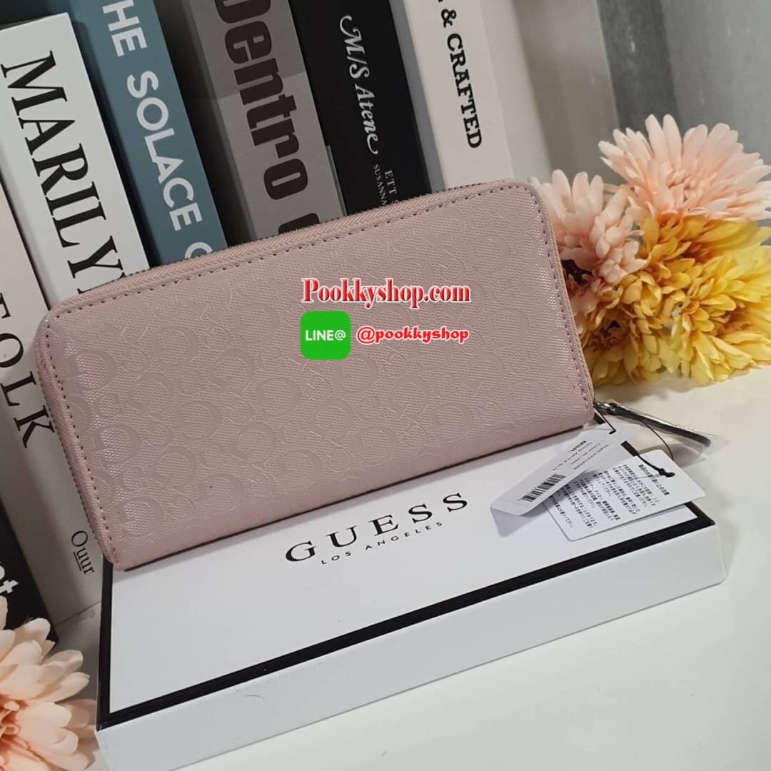 GUESS WOMEN'S WALLET กระเป๋าตังค์แบบซิปรอบ หนังลาย SAFFIANO ประดับโลโก้แบรนด์ด้านบน ด้านในมีซิปกลาง ไว้ใส่เหรียญ มีช่องใส่บัตรหลายช่อง ช่องใส่ธนบัตรมี2ช่องใหญ่ น้ำหนักเบา อุปกรณ์ครบ ห้ามพลาดค่า!