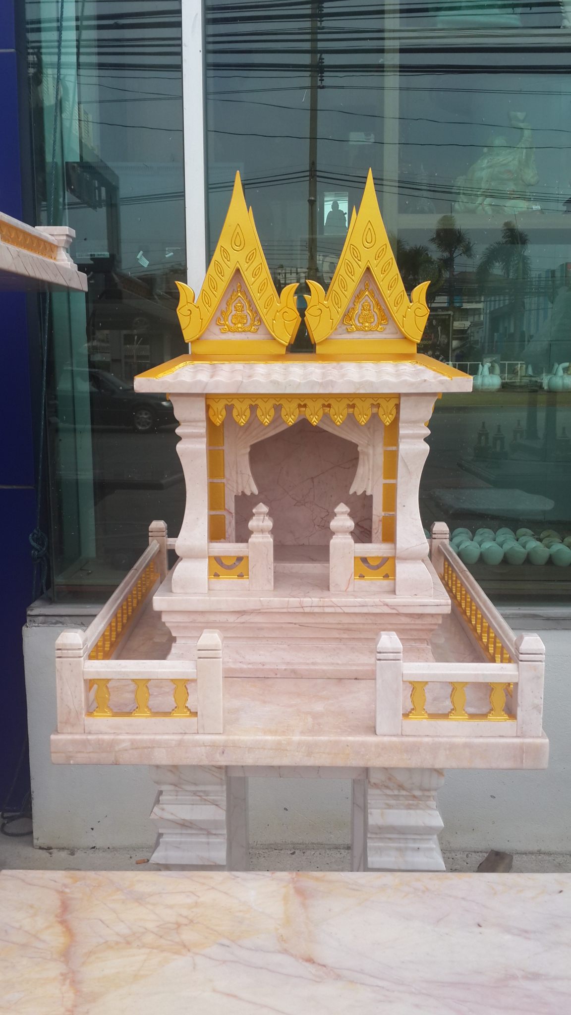 ศาลพระภูมิทรงปราสาท ขนาด ฐานกว้าง 126ซม คู่ศาลตายาย ลงทอง