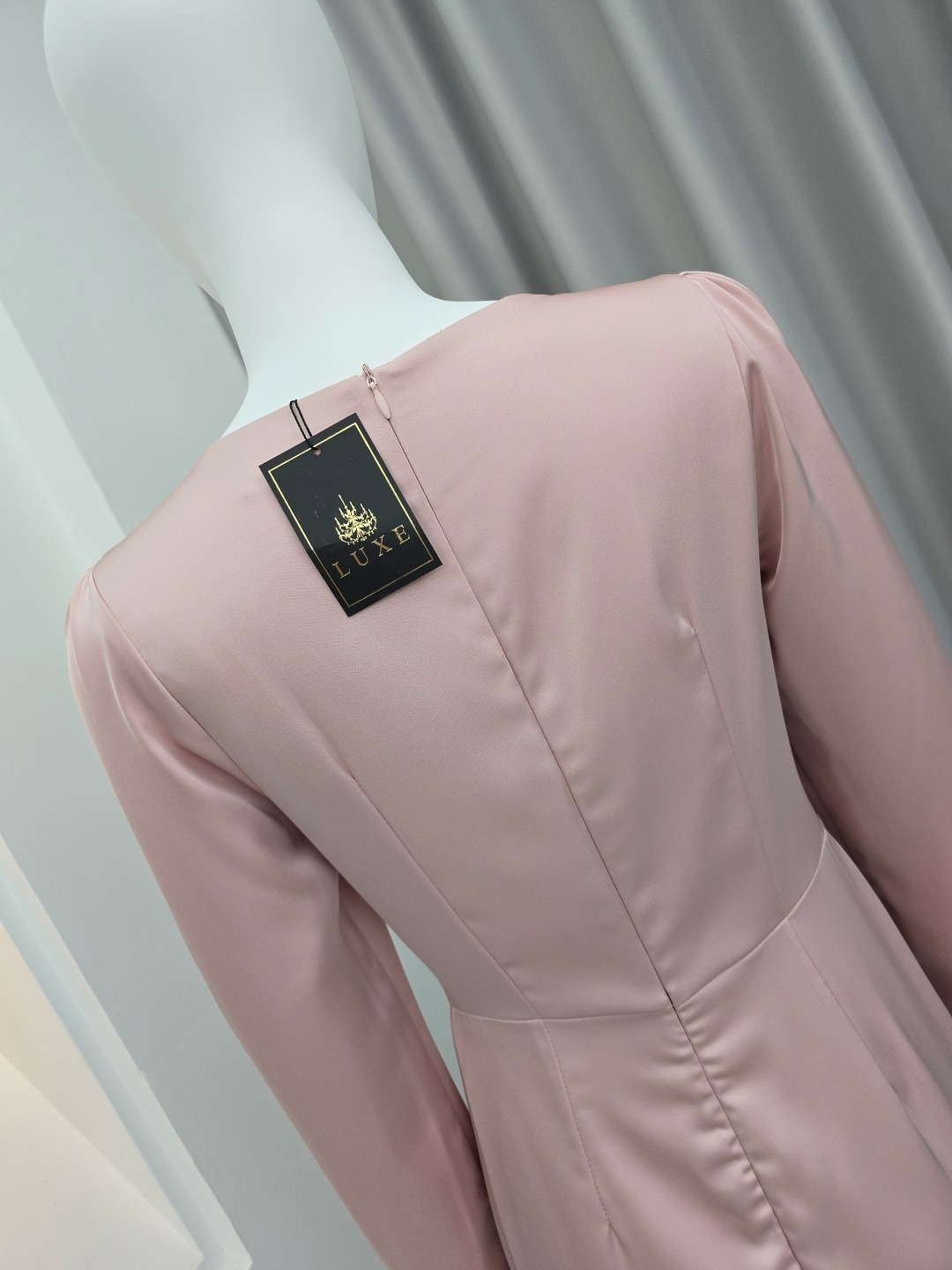 เดรสแฟชั่น แม็กซี่เดรสเสื้อคอกลมแขนยาว กระโปรงยาว ชายกระโปรงบาน