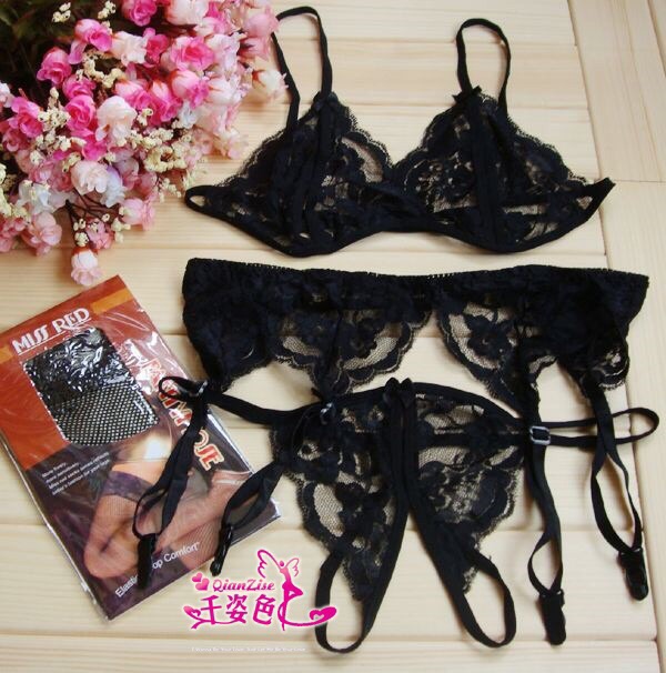 ชุดชั้นใน ชุดบิกินี่ ลูกไม้เซ็กซี่ ซีทรู สีดำ สวยเซ็กซี่ พร้อม จีสตริง +สายรัดถุงน่อง +ถุงน่อง ขอบลูกไม้