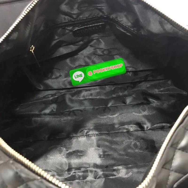 RESTOCK....BEST SELLER CHANEL VIP GIFT Large Travel Bag MUST HAVE! CHANEL VIP GIFT Large Travel Bag กระเป๋าเดินทางใบใหญ่ Gift With Purchase (GWP) รุ่น Limited Edition พรีเมี่ยมกิ๊ฟของเเท้จาก Chanel Counter หนังลายตารางเนื้อหนาสีดำกันนำ้ดูแลรักษาทำความสะอา