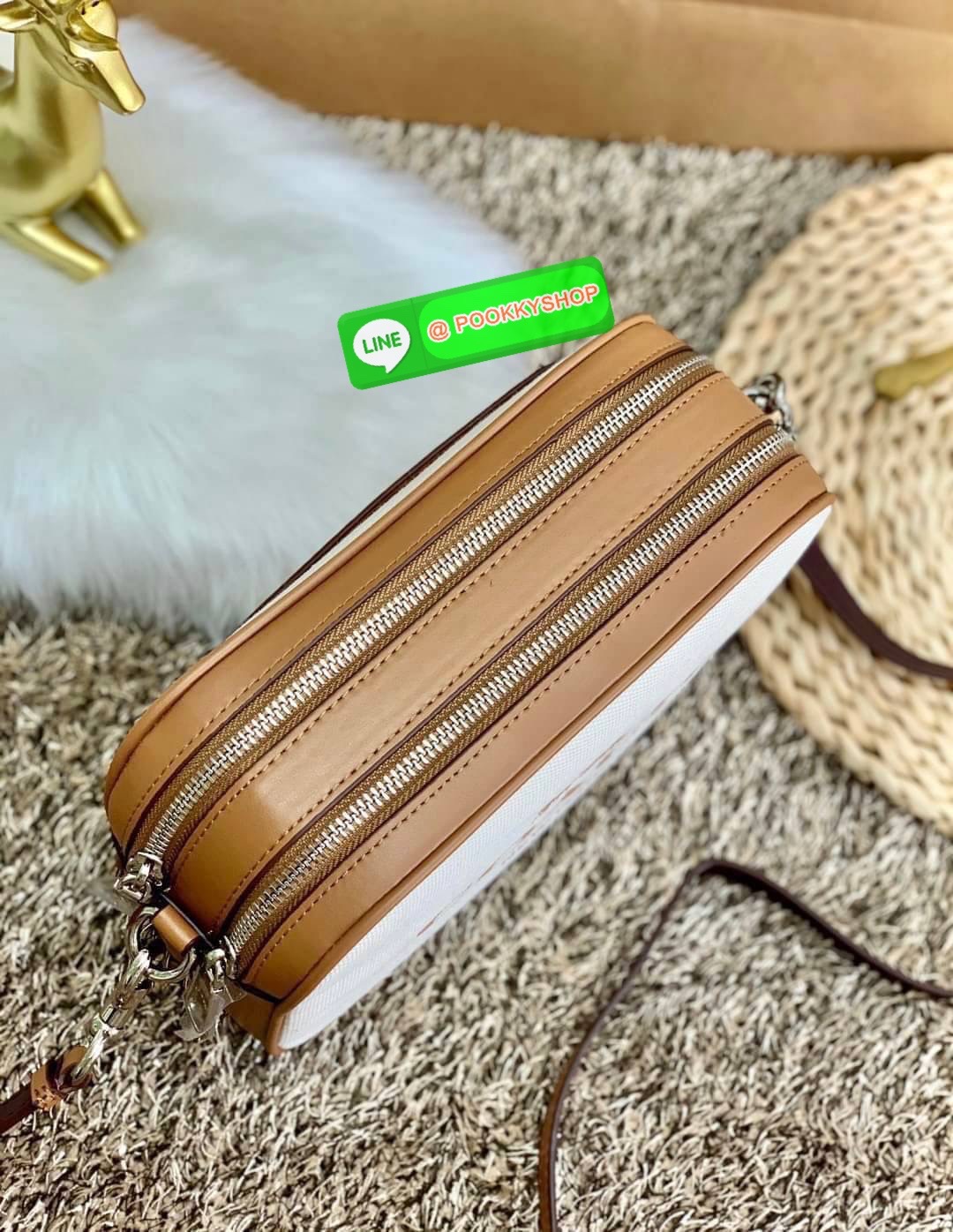 COACH JES CROSSBODY BAG ((6519)) กระเป๋าสะพายแบบครอสบอดี้ร์ วัสดุแคนวาส+หนัง ได้ลงตัวสวยงามค่ะ สีของกระเป๋าดูละมุลตาดีมากค่ะ ✔️ตัวกระเป๋ามี2ช่องซิปหลัก ภายในกว้างสามารถใส่กระเป๋าเงินใบยาวได้;มือถือได้ทุกรุ่น;ของจำเป็นอื่นๆได้เยอะค่ะ;มีช่องเล็กให้ใส