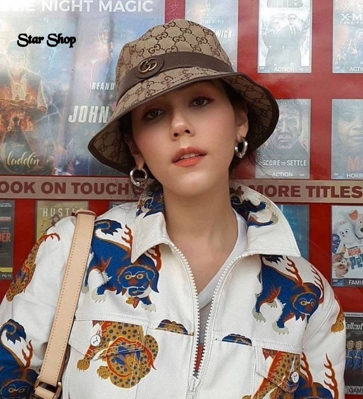 มาเพิ่มแล้วคะ แบบขายดีมั๊กๆ หมวกกุชชี่ มาแล้วจร้าหมวกกุชชี่ หมวกที่ HOT มากๆในตอนนี้.มาพร้อมส่งแล้วจ้า งานเกรด พรีเมี่ยม ใส่ได้ทั้งหญิงและชาย บอกเลยไม่มีไม่ได้แล้วสำหรับรุ่นนี้ งานมาไม่เยอะนะคะ สนใจรีบสั่งนะจ๊ะ