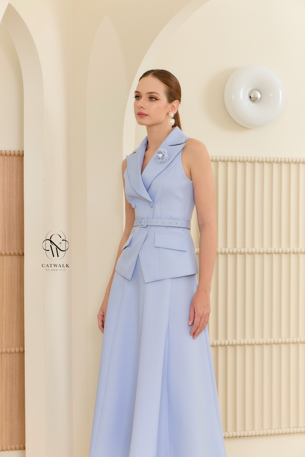 ชุดเซทแฟชั่น เซตสูทแขนกุดเข็มขัด+กระโปรงทรงย้วย เนื้อผ้าเกรดเอ ผ้าทอมีลายในตัว