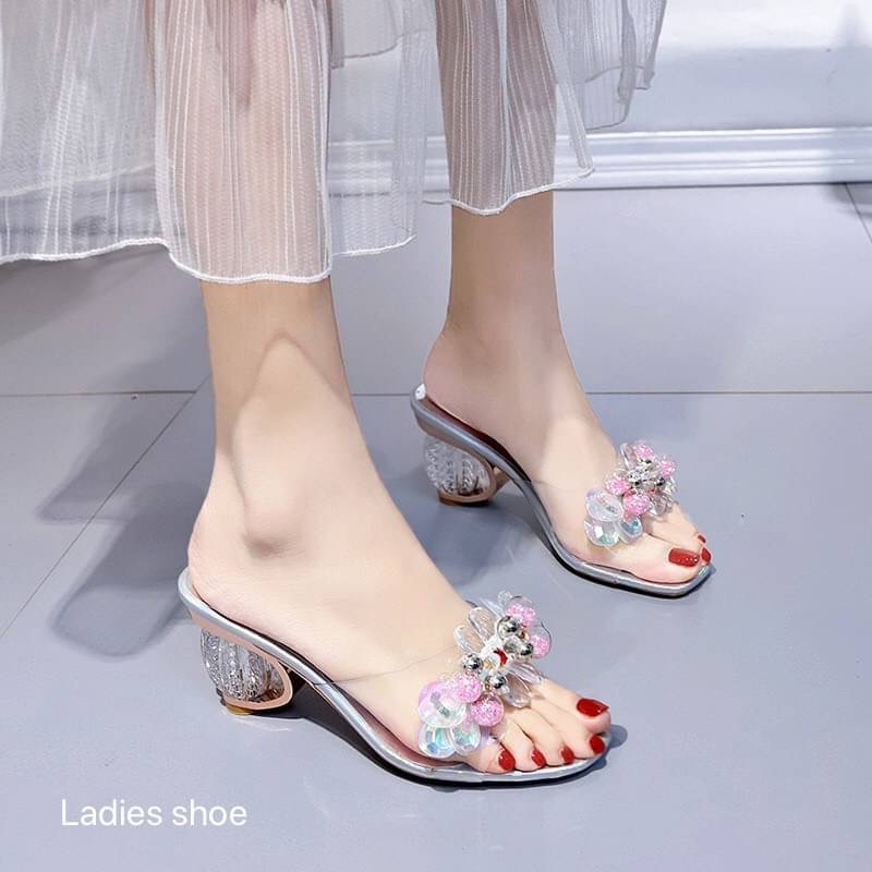 พร้อมส่งงานนำเข้า แบบใหม่รองเท้าส้นสูงแฟชั่นวัสดุสวมซิลิโคนนิ่มแต่งอะไหล่ลูกปัด สีหวานส้นสูง7cmเคลือบสีทองสุดหรู พร้อมส่งสีชมพู