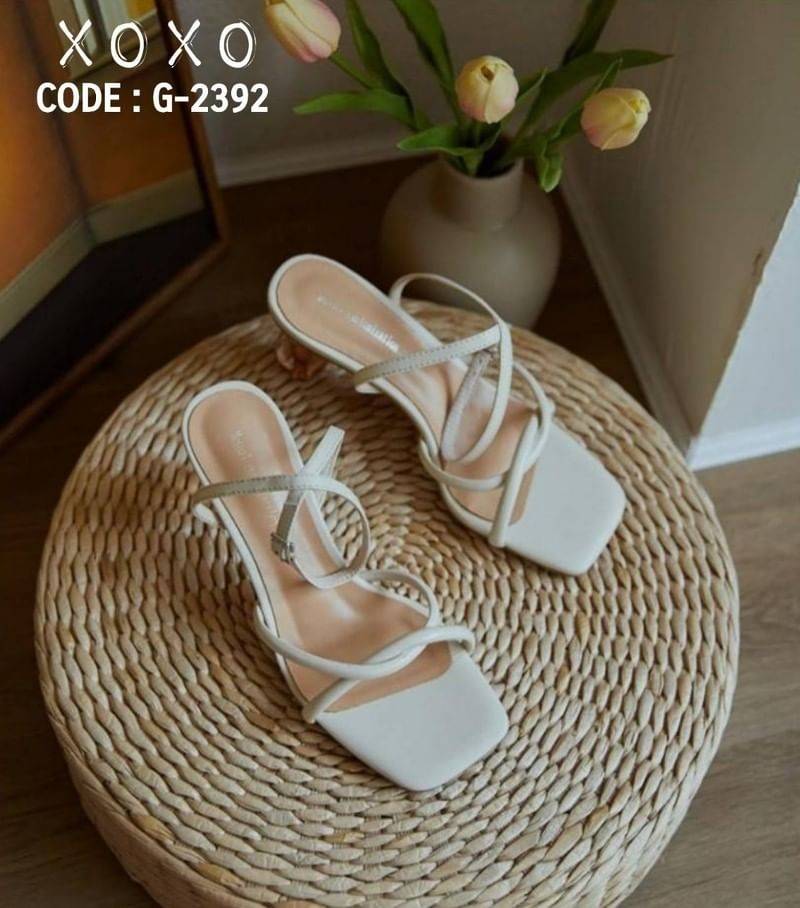 สินค้าพร้อมส่ง Style : เกาหลี คัชชูสวม นุ่ม ใส่สบาย สวมใส่ง่าย แมทส์ชุดได้หลากหลาย ดีเทลดูแพงส้นกลม 2 ชั้น สวย ดูแพงเกินราคามากคะ วัสดุหนัง PU