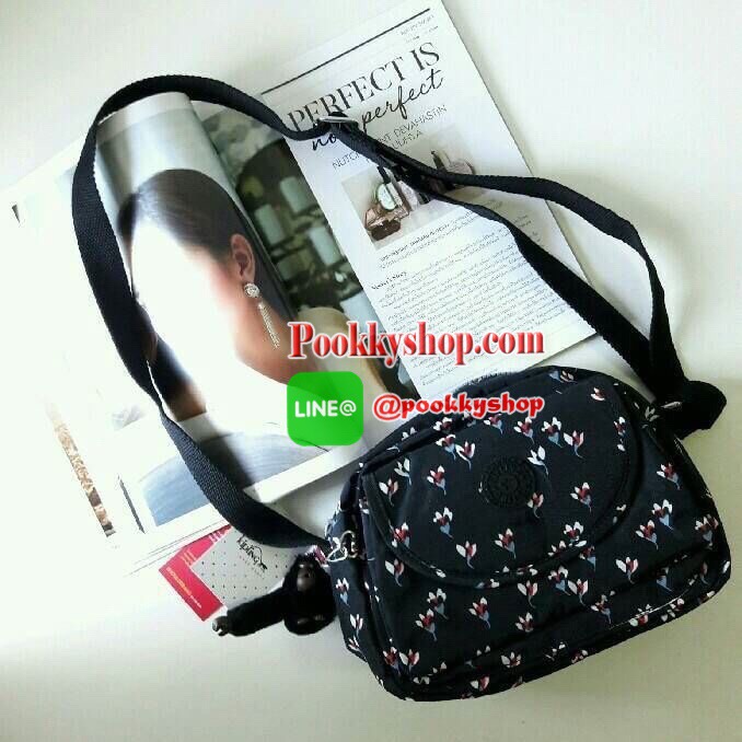 พร้อมส่ง KIPLING mini handbag k15313 กระเป๋าสะพายสุดน่ารัก ด้วยทรงกระเป๋าที่แสนจะน่ารัก มีความโค้งมน ขนาดกำลังดี ใช้งานง่ายๆในทุกวันของคุณ มีช่องด้านหน้าเปิดปิดง่ายด้วยตีนตุ้กแก และช่องอเนกประสงค์ปิดมิดด้วยซิป พร้อมพวงกุญแจน้องลิงอันเป็นเอกลักษณ์ของแบรนด์