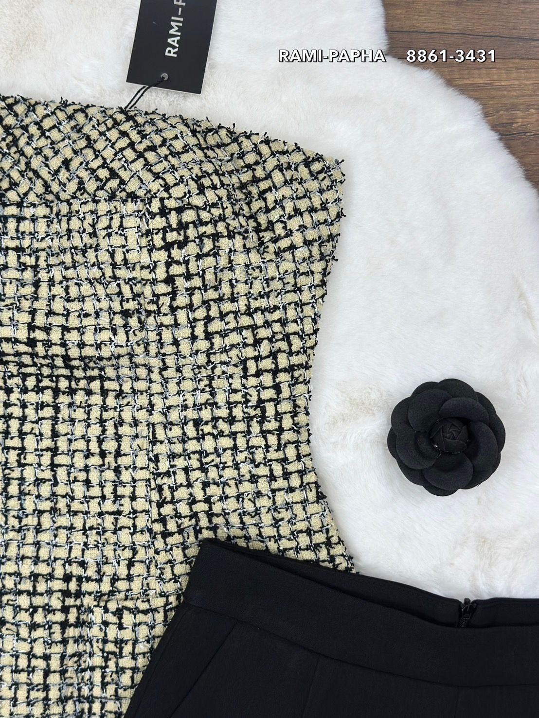 ชุดเซทแฟชั่น เสื้อเกาะอกตัวยาว เนื้อผ้าทวีตสีสวยมาก มีกระเป๋าหน้าใช้งานได้จริงทั้งสองด้าน