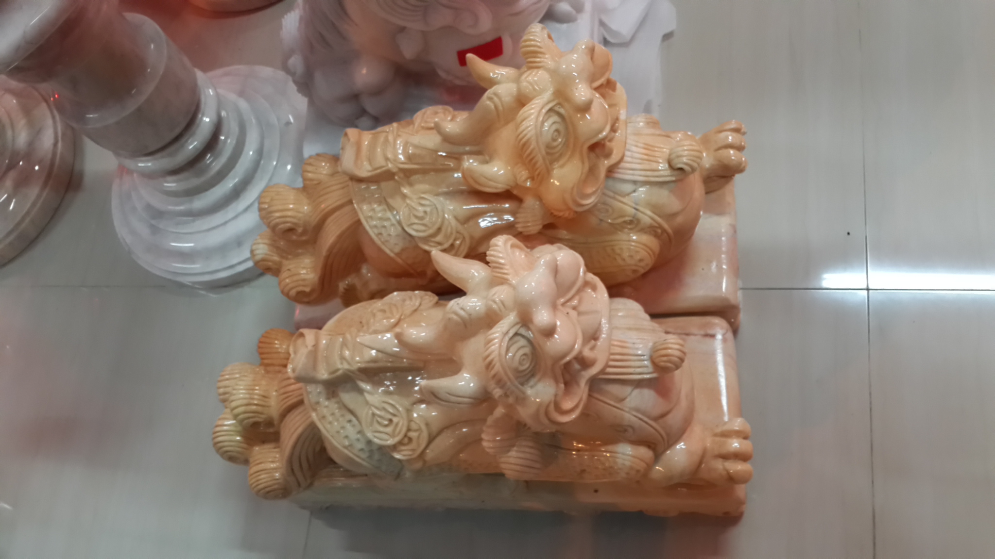 ปี่เซี๊ยะคู่ ยาว50เซนติเมตร กว้าง20เซนติเมตร หินอ่อนสีส้ม