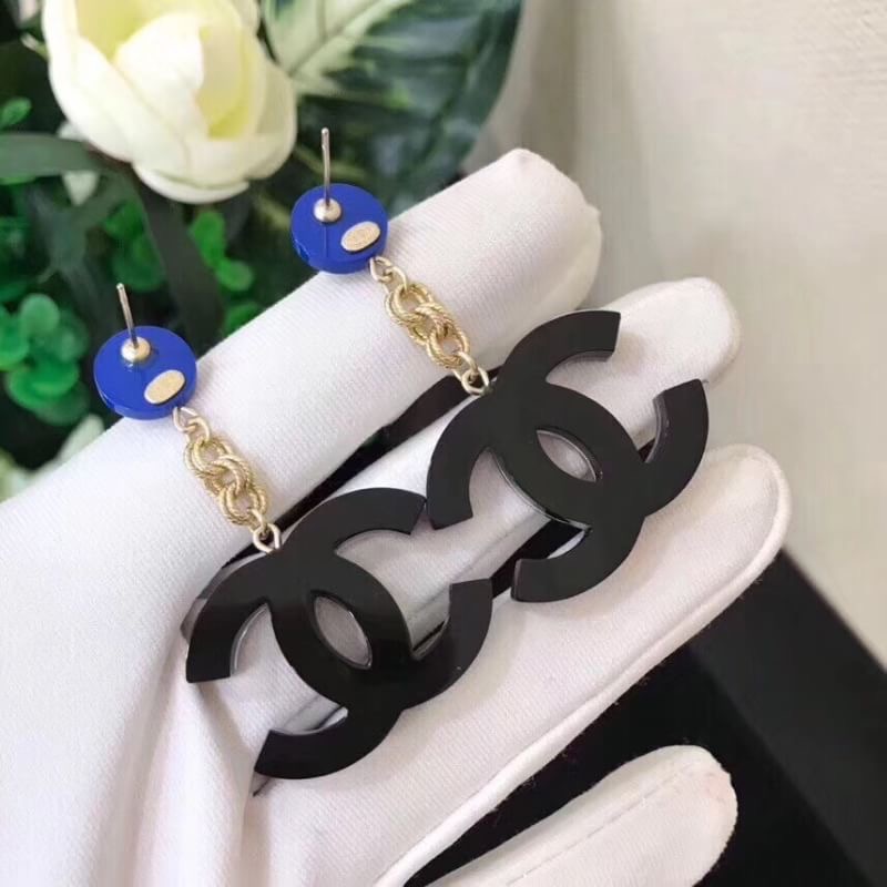 Super Hi-End Quality !!!! ((งาน 1:1 เหมือนในช็อปมากที่สุดในท้องตลาด)) Chanel Earring ต่างหูชาแนลงาน 1:1 เหมือนของแท้เป๊ะๆค่ะ รับรองงานสวยมากกกกก ดูหรู ดูผู้ดีสุดๆ งานดี ตัวเรือนคุณภาพดีมากๆมากๆคะรับประกันความพอใจเลยค่ะ ตัวเรือนสีทองเฉดอ่อน ไฮโซมากค่ะ คอนเ