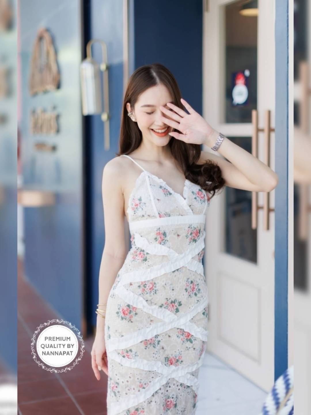 เดรสแฟชั่น Dress สวย เซ็กซี ผ้าลูกไม้ปักฉลุลายดอกทั้งตัว มีซับในอย่างดี