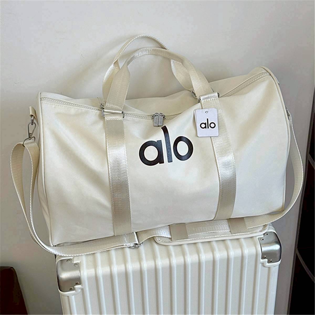 กระเป๋าเดินทางใหญ่ 𝗮𝗹𝗼 ในจีนรีวิวดีมาก งานตรงปก เนื้อผ้าดี ใบใหญ่จุใจ สะพายไปเที่ยว ออกทริป