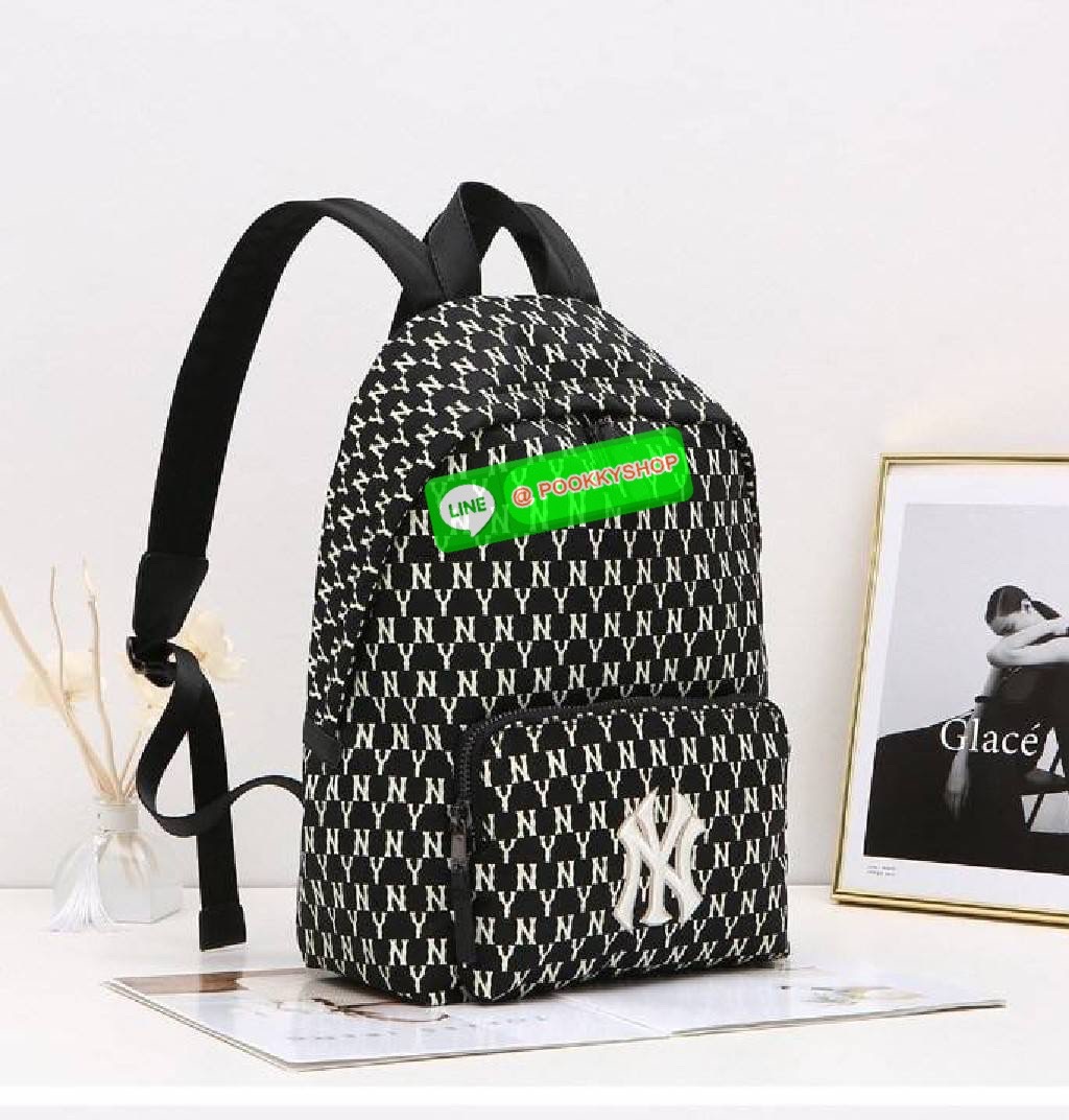 MLB เป้ใบใหญ่จุของได้เยอะมาก เหมาะสำหรับสะพายเดินทางไปเที่ยว หรือสะพายไปเรียนได้นะคะ สามารถใส่ iPad ได้