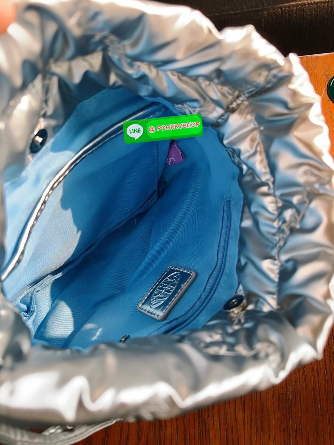 CARLYN TWEE MINI BAG #ไม่มินิตามชื่อจ้าา😘 💌พร้อมส่ง!สวยฉ่ำๆทุกสี ไม่มีไม่ได้แล้วจ้าา📌 ✔️กระเป๋าวัสดุไนล่อนอย่างดี นิ่มฟู ปักลายแบรนด์อันเป็นสัญลักษณ์ของรุ่นทั้งใบสวยงามค่ะ