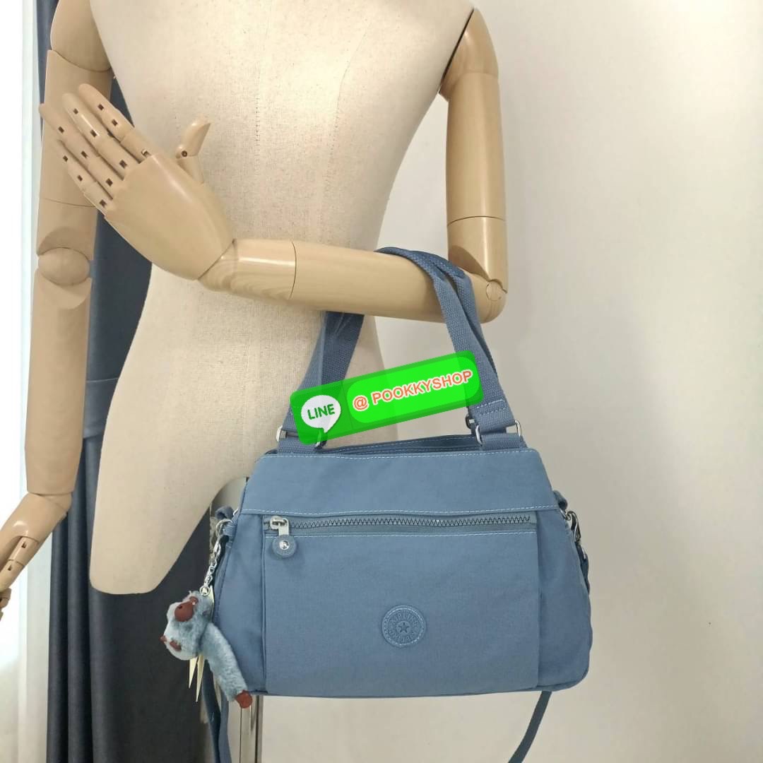 Kipling Damen Orelie Henkeltasche handbag กระเป๋าถือหรือสะพาย ขนาดกลาง วัสดุ Nylon 100% หูถือสูง 7 นิ้ว สายสะพายยาว 126ซม. มีช่องแยกใช้งานหลายช่อง ประกอบด้วย -ด้านหน้า ช่องซิปลึกถึงฐานกระเป๋า -ด้านหลัง ช่องซิปลึกถึงฐานกระเป๋า -ช่องใช้งานหลักด้านใน 3 ช่อง